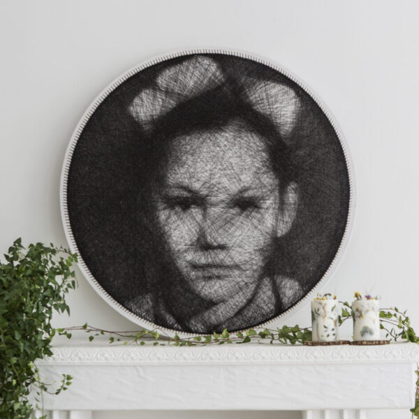 Juodai baltas siūlų paveikslas pagal Jūsų portretą