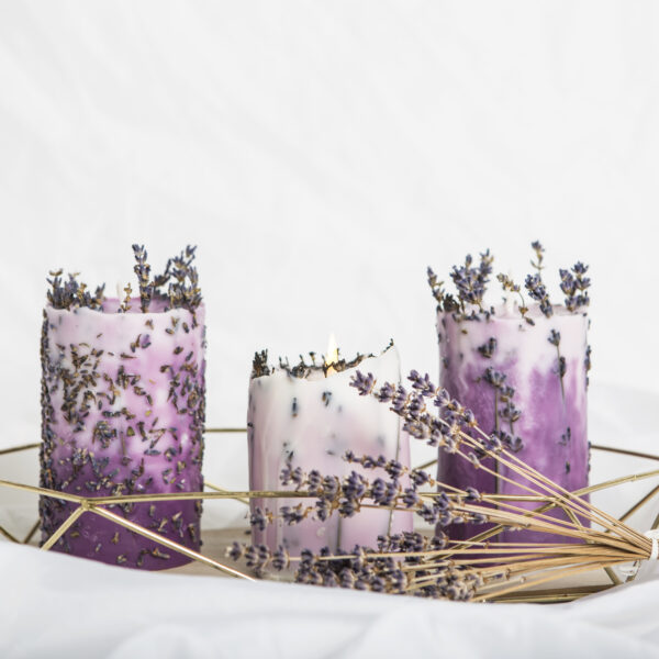 Sojų vaško žvakė su levandų šakelėmis