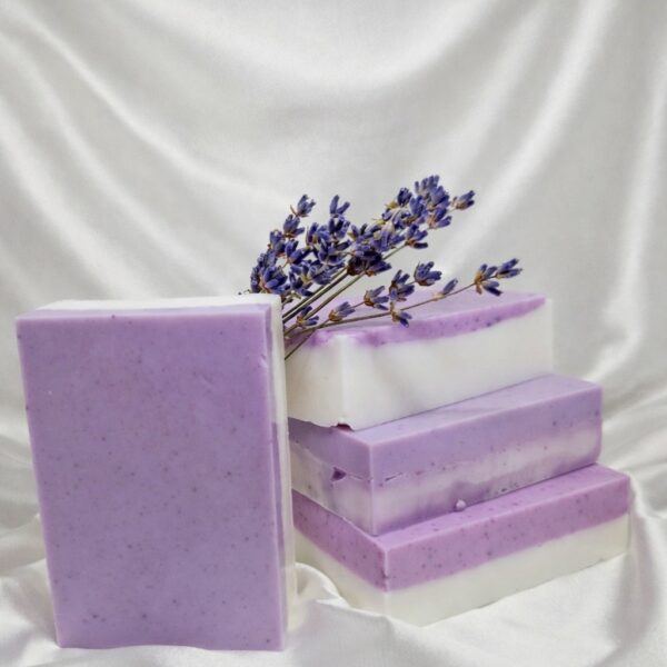 Rankų darbo levandinis muilas „Paliesta Provanso“ su ožkos pienu